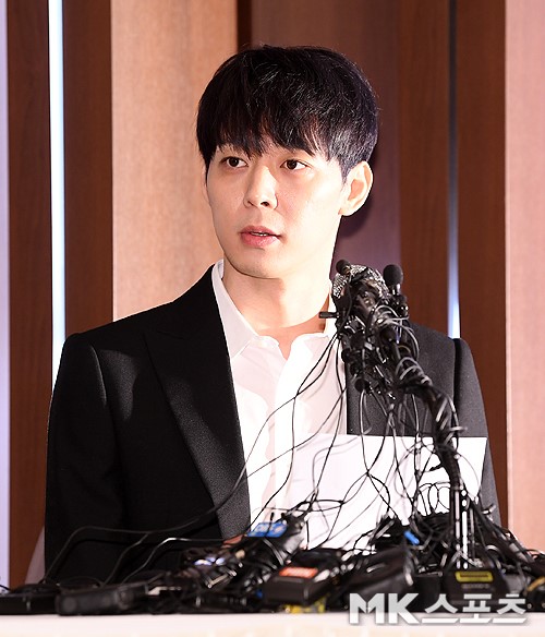Park Yoo Chun tổ chức họp báo khẩn vì bị nghi là người ép Hwang Hana sử dụng ma túy Park Yoo Chun tổ chức họp báo khẩn vì bị nghi là người ép Hwang Hana sử dụng ma túy