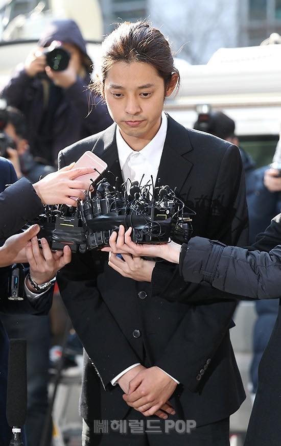Vì không nghe mệnh lệnh này của Seungri, Jung Joon Young trở thành lý do chính khiến group chat bị lộ Vì không nghe mệnh lệnh này của Seungri, Jung Joon Young trở thành lý do chính khiến group chat bị lộ