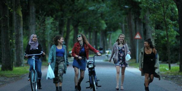 SKAM: Dân số Na Uy là 5 triệu thì có đến 2 triệu người phát cuồng series phim tuổi teen đình đám này SKAM: Dân số Na Uy là 5 triệu thì có đến 2 triệu người phát cuồng series phim tuổi teen đình đám này