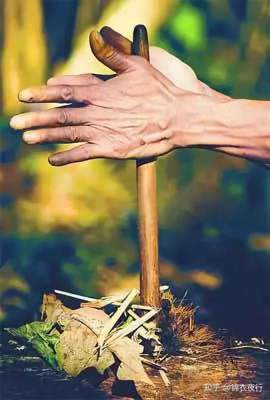 Thời xưa không có diêm và bật lửa, vì sao các đại hiệp xông pha giang hồ lúc nào cũng nhóm được lửa? Thời xưa không có diêm và bật lửa, vì sao các đại hiệp xông pha giang hồ lúc nào cũng nhóm được lửa?