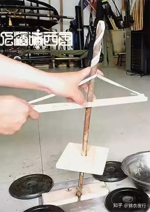 Thời xưa không có diêm và bật lửa, vì sao các đại hiệp xông pha giang hồ lúc nào cũng nhóm được lửa? Thời xưa không có diêm và bật lửa, vì sao các đại hiệp xông pha giang hồ lúc nào cũng nhóm được lửa?