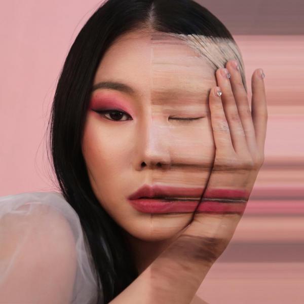 Dain Yoon - 'Thánh trang điểm' ngụy trang bất chấp mọi môi trường Dain Yoon - 'Thánh trang điểm' ngụy trang bất chấp mọi môi trường