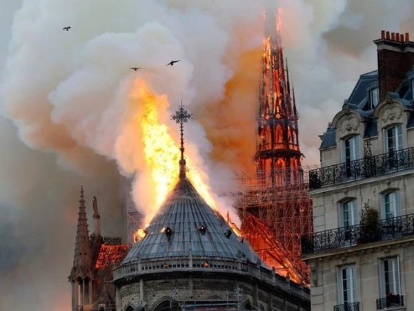 Vụ cháy Nhà thờ Đức Bà Paris đã được Victor Hugo dự đoán gần... 200 năm trước trong cuốn sách cùng tên Vụ cháy Nhà thờ Đức Bà Paris đã được Victor Hugo dự đoán gần... 200 năm trước trong cuốn sách cùng tên