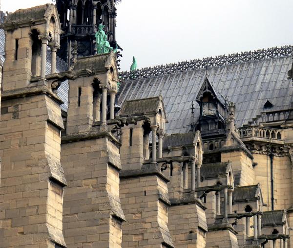 Nhà thờ Đức Bà Paris đang lưu trữ những báu vật và tác phẩm nghệ thuật nào? Nhà thờ Đức Bà Paris đang lưu trữ những báu vật và tác phẩm nghệ thuật nào?