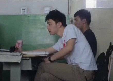 Đặng Luân và độ nổi tiếng thời học sinh: Soái ca học giỏi nhưng lại chẳng động lòng trước ai Đặng Luân và độ nổi tiếng thời học sinh: Soái ca học giỏi nhưng lại chẳng động lòng trước ai