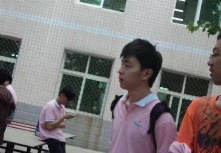Đặng Luân và độ nổi tiếng thời học sinh: Soái ca học giỏi nhưng lại chẳng động lòng trước ai Đặng Luân và độ nổi tiếng thời học sinh: Soái ca học giỏi nhưng lại chẳng động lòng trước ai