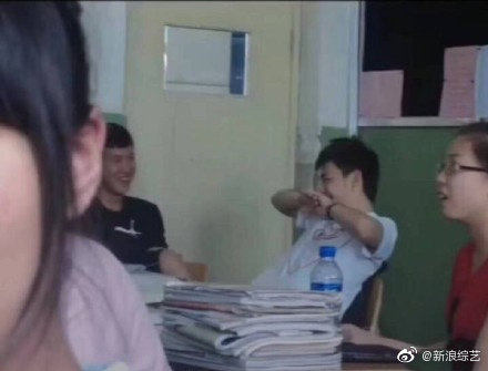 Đặng Luân và độ nổi tiếng thời học sinh: Soái ca học giỏi nhưng lại chẳng động lòng trước ai Đặng Luân và độ nổi tiếng thời học sinh: Soái ca học giỏi nhưng lại chẳng động lòng trước ai