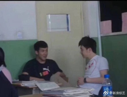 Đặng Luân và độ nổi tiếng thời học sinh: Soái ca học giỏi nhưng lại chẳng động lòng trước ai Đặng Luân và độ nổi tiếng thời học sinh: Soái ca học giỏi nhưng lại chẳng động lòng trước ai