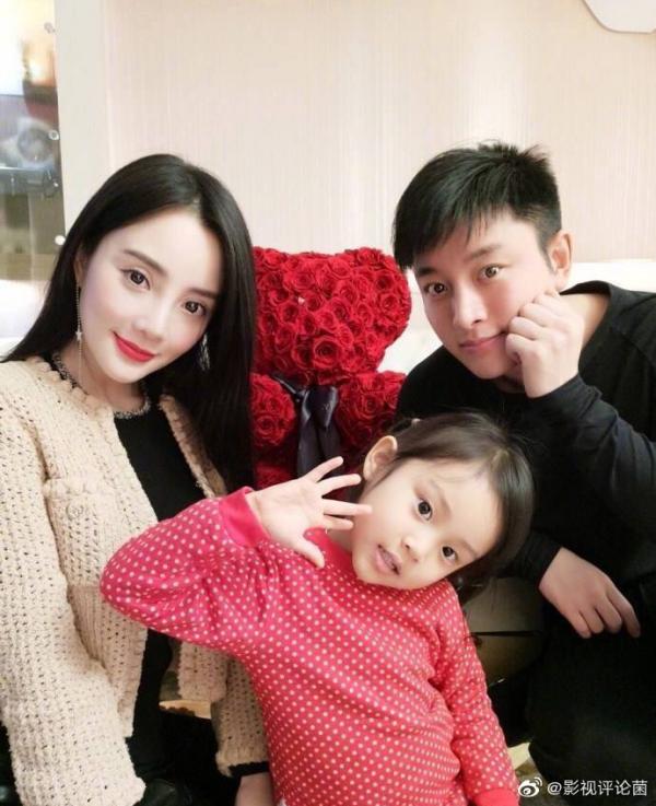Lộ thoả thuận ly hôn của Giả Nãi Lượng - Lý Tiểu Lộ: Chia nhà chia xe, tiền chu cấp mỗi tháng Lộ thoả thuận ly hôn của Giả Nãi Lượng - Lý Tiểu Lộ: Chia nhà chia xe, tiền chu cấp mỗi tháng