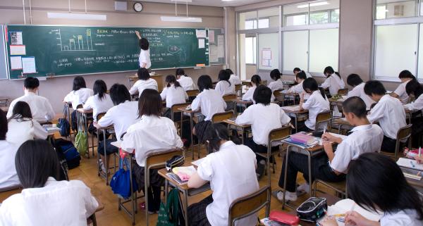 Học sinh Nhật Bản sẽ bị đình chỉ nếu không chịu tiết lộ các tài khoản mạng xã hội cho nhà trường Học sinh Nhật Bản sẽ bị đình chỉ nếu không chịu tiết lộ các tài khoản mạng xã hội cho nhà trường