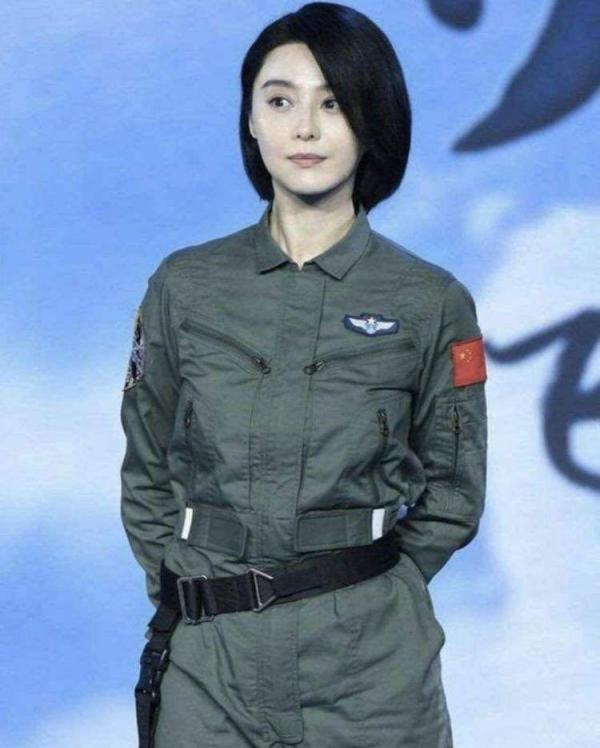 10 sao nữ Hoa ngữ xinh đẹp và 'soái khí' đầy mình khi diện quân trang 10 sao nữ Hoa ngữ xinh đẹp và 'soái khí' đầy mình khi diện quân trang