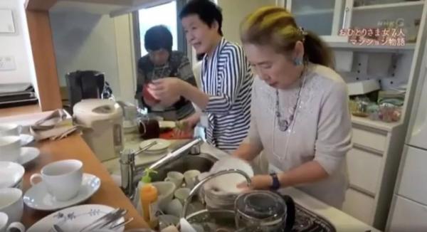 Nhật Bản: Bảy cụ bà độc thân mua nhà ở chung suốt 10 năm, năm nào cũng đi du lịch cùng nhau Nhật Bản: Bảy cụ bà độc thân mua nhà ở chung suốt 10 năm, năm nào cũng đi du lịch cùng nhau