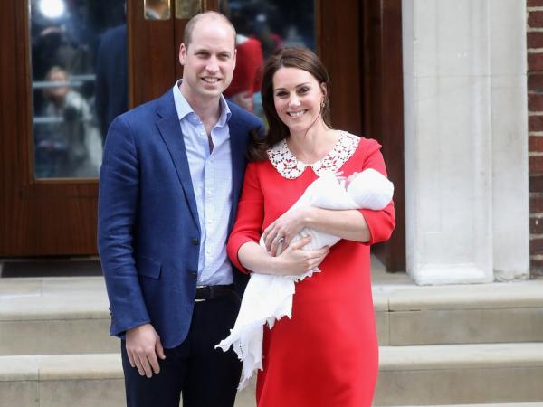 Loạt khoảnh khắc đáng nhớ trong 8 năm làm nên thiên tình sử giữa Hoàng tử William và Kate Middleson Loạt khoảnh khắc đáng nhớ trong 8 năm làm nên thiên tình sử giữa Hoàng tử William và Kate Middleson
