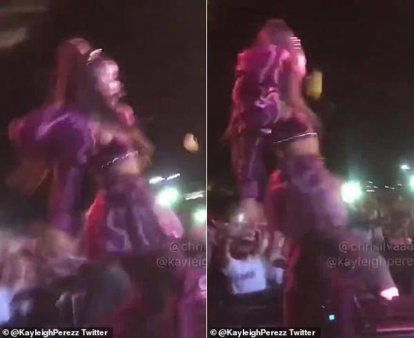Ariana Grande bị ném chanh vào người khi diễn ở Coachella sau tin đồn được trả cát xê cao hơn Beyoncé Ariana Grande bị ném chanh vào người khi diễn ở Coachella sau tin đồn được trả cát xê cao hơn Beyoncé