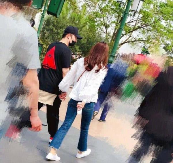 Những chuyện tình showbiz từng đẹp hơn phim trước khi khiến công chúng vỡ mộng vì scandal Những chuyện tình showbiz từng đẹp hơn phim trước khi khiến công chúng vỡ mộng vì scandal