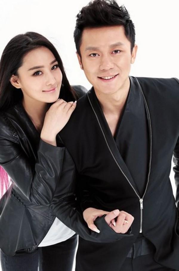 Những chuyện tình showbiz từng đẹp hơn phim trước khi khiến công chúng vỡ mộng vì scandal Những chuyện tình showbiz từng đẹp hơn phim trước khi khiến công chúng vỡ mộng vì scandal