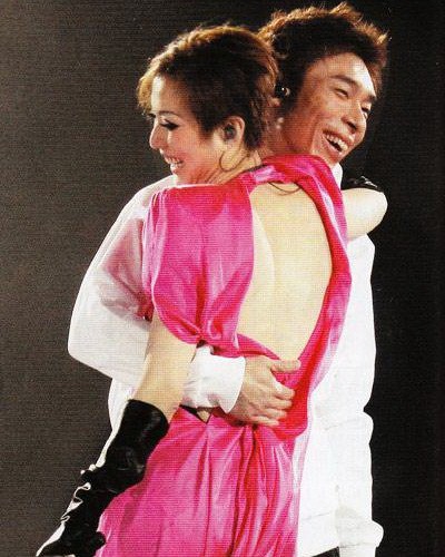 Những chuyện tình showbiz từng đẹp hơn phim trước khi khiến công chúng vỡ mộng vì scandal Những chuyện tình showbiz từng đẹp hơn phim trước khi khiến công chúng vỡ mộng vì scandal