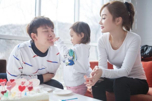 Những chuyện tình showbiz từng đẹp hơn phim trước khi khiến công chúng vỡ mộng vì scandal Những chuyện tình showbiz từng đẹp hơn phim trước khi khiến công chúng vỡ mộng vì scandal