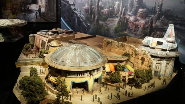 Choáng ngợp với khung cảnh y chang phim trong công viên chủ đề 'Star Wars' của Disney Choáng ngợp với khung cảnh y chang phim trong công viên chủ đề 'Star Wars' của Disney