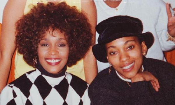 Chuyện tình đồng tính của Whitney Houston lần đầu tiên được tiết lộ trong cuốn tự truyện của người tình Chuyện tình đồng tính của Whitney Houston lần đầu tiên được tiết lộ trong cuốn tự truyện của người tình
