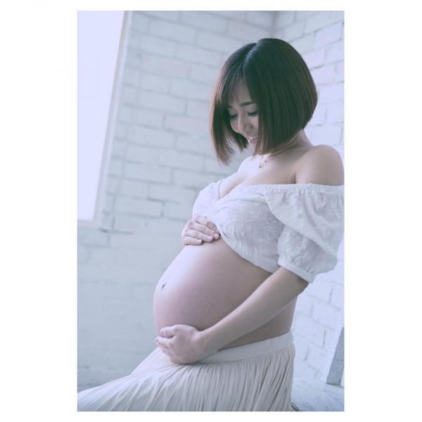 Cả Châu Á có thể xem Sora Aoi livestream quá trình sinh mổ của mình, thậm chí có cả phụ đề Cả Châu Á có thể xem Sora Aoi livestream quá trình sinh mổ của mình, thậm chí có cả phụ đề