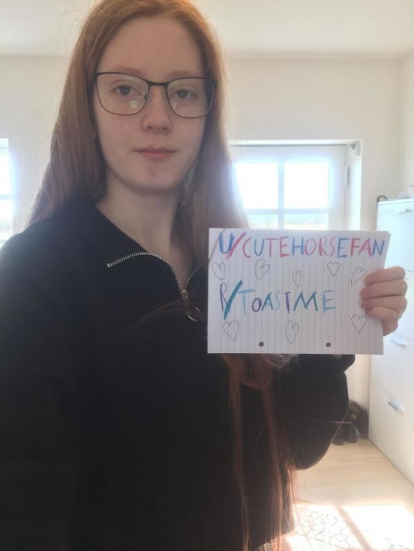 #ToastMe: Trào lưu người lạ động viên lẫn nhau sẽ khiến bạn cảm thấy ấm lòng hơn #ToastMe: Trào lưu người lạ động viên lẫn nhau sẽ khiến bạn cảm thấy ấm lòng hơn