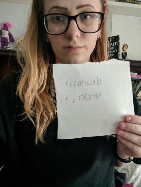 #ToastMe: Trào lưu người lạ động viên lẫn nhau sẽ khiến bạn cảm thấy ấm lòng hơn #ToastMe: Trào lưu người lạ động viên lẫn nhau sẽ khiến bạn cảm thấy ấm lòng hơn