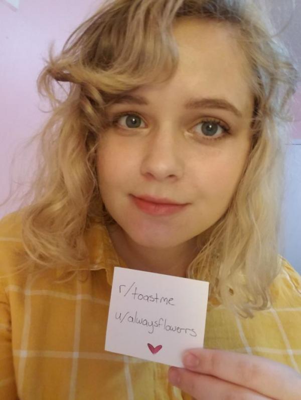 #ToastMe: Trào lưu người lạ động viên lẫn nhau sẽ khiến bạn cảm thấy ấm lòng hơn #ToastMe: Trào lưu người lạ động viên lẫn nhau sẽ khiến bạn cảm thấy ấm lòng hơn
