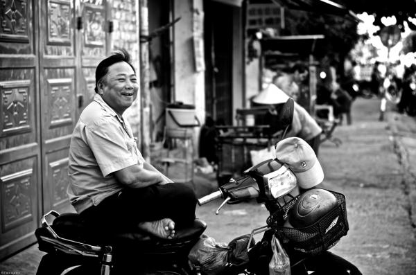 Những bác xe ôm tốt bụng - 'Ông bụt' đời thật của đám sinh viên Những bác xe ôm tốt bụng - 'Ông bụt' đời thật của đám sinh viên