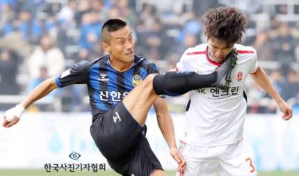 Bức ảnh 'Jung Joon Young vất vả ngày trở về' được giải Ảnh báo chí xuất sắc nhất lần thứ 195 của Hàn Quốc Bức ảnh 'Jung Joon Young vất vả ngày trở về' được giải Ảnh báo chí xuất sắc nhất lần thứ 195 của Hàn Quốc