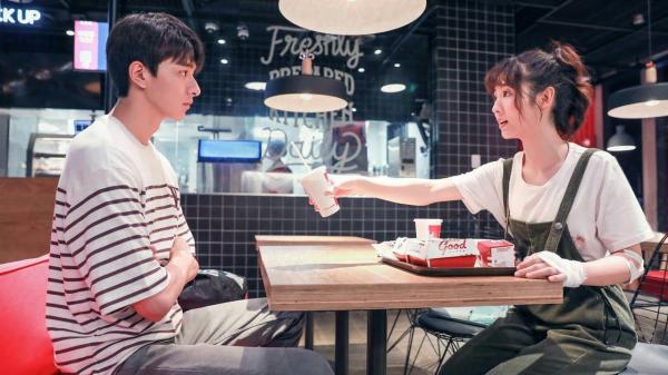 Nữ phụ 'Thanh Xuân Ấm Áp' khiến khán giả phát điên khi gài bẫy bắt Cố Vị Dịch phải làm cha của con mình Nữ phụ 'Thanh Xuân Ấm Áp' khiến khán giả phát điên khi gài bẫy bắt Cố Vị Dịch phải làm cha của con mình