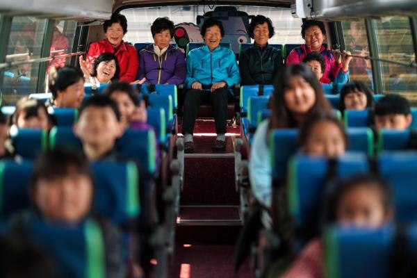 Hàn Quốc: Các bà ngoại U70 đi học lớp một và câu chuyện khiến bạn buồn muốn khóc Hàn Quốc: Các bà ngoại U70 đi học lớp một và câu chuyện khiến bạn buồn muốn khóc