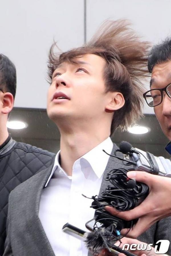 Em trai Park Yoochun ủng hộ anh: 'Nếu sau này anh tôi muốn mai danh ẩn tích, tôi sẽ đi cùng anh ấy' Em trai Park Yoochun ủng hộ anh: 'Nếu sau này anh tôi muốn mai danh ẩn tích, tôi sẽ đi cùng anh ấy'