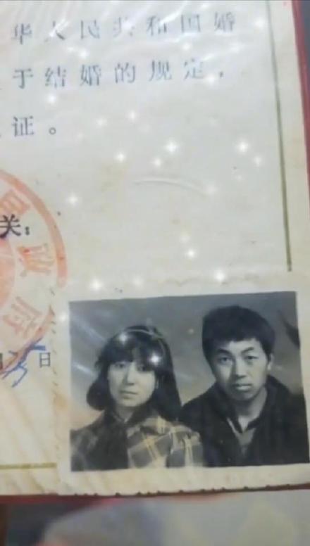 Trào lưu đang làm mưa làm gió trên Weibo: 'Khoe ảnh cưới của bố mẹ ngày xưa' Trào lưu đang làm mưa làm gió trên Weibo: 'Khoe ảnh cưới của bố mẹ ngày xưa'
