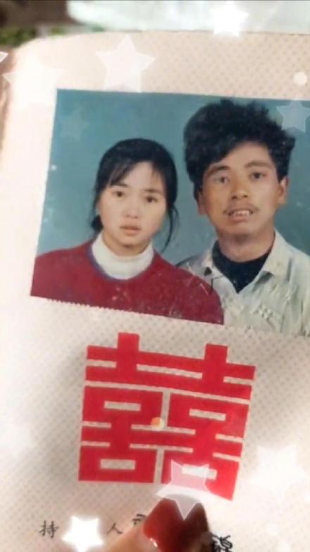 Trào lưu đang làm mưa làm gió trên Weibo: 'Khoe ảnh cưới của bố mẹ ngày xưa' Trào lưu đang làm mưa làm gió trên Weibo: 'Khoe ảnh cưới của bố mẹ ngày xưa'