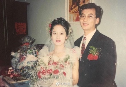 Trào lưu đang làm mưa làm gió trên Weibo: 'Khoe ảnh cưới của bố mẹ ngày xưa' Trào lưu đang làm mưa làm gió trên Weibo: 'Khoe ảnh cưới của bố mẹ ngày xưa'