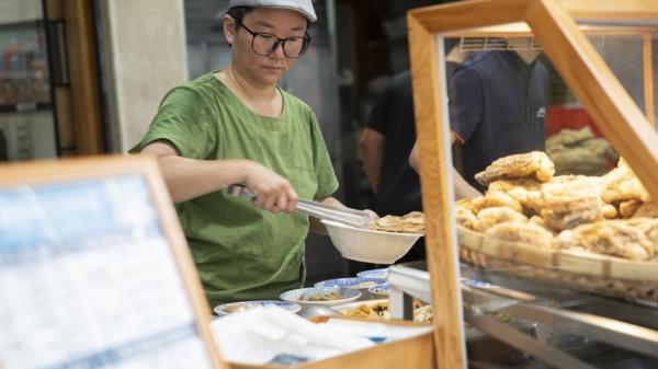 'Street Food': Vì những món ăn ngon nhất đều bắt nguồn từ đường phố 'Street Food': Vì những món ăn ngon nhất đều bắt nguồn từ đường phố