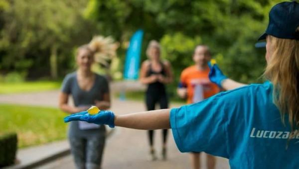 Lễ hội Marathon ở London từ bãi rác khổng lồ trở thành con đường sạch bóng chai nhựa nhờ sáng kiến này Lễ hội Marathon ở London từ bãi rác khổng lồ trở thành con đường sạch bóng chai nhựa nhờ sáng kiến này