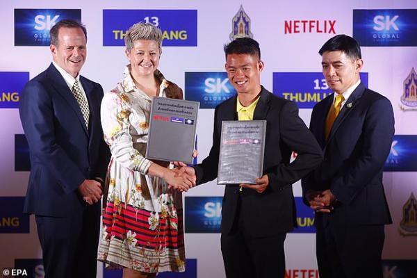 Những cậu bé Thái Lan 18 ngày mắc kẹt trong hang động sẽ nhận 24 tỷ VNĐ từ Netflix để hãng làm phim về họ Những cậu bé Thái Lan 18 ngày mắc kẹt trong hang động sẽ nhận 24 tỷ VNĐ từ Netflix để hãng làm phim về họ