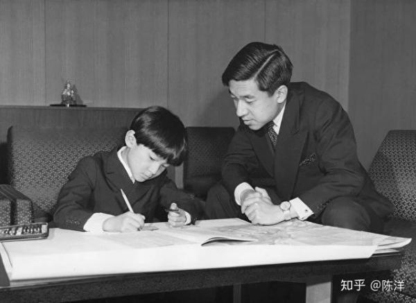 Tân Thiên hoàng và Hoàng hậu Nhật được khen ngợi có tư tưởng quốc tế hơn người tiền nhiệm Tân Thiên hoàng và Hoàng hậu Nhật được khen ngợi có tư tưởng quốc tế hơn người tiền nhiệm