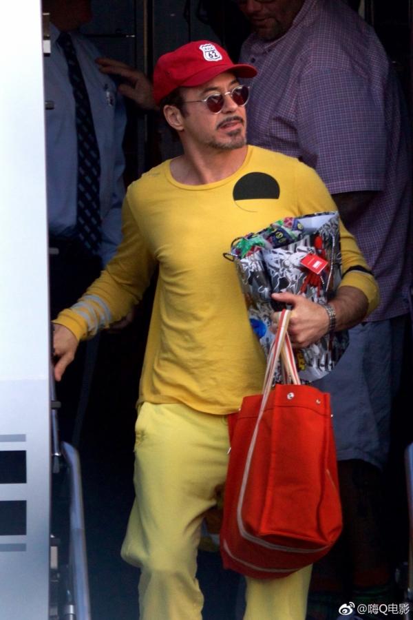 'Iron Man' Robert Downey Jr.: Chưa có màu nào trên đời mà anh đây chưa mặc lên người hết 'Iron Man' Robert Downey Jr.: Chưa có màu nào trên đời mà anh đây chưa mặc lên người hết