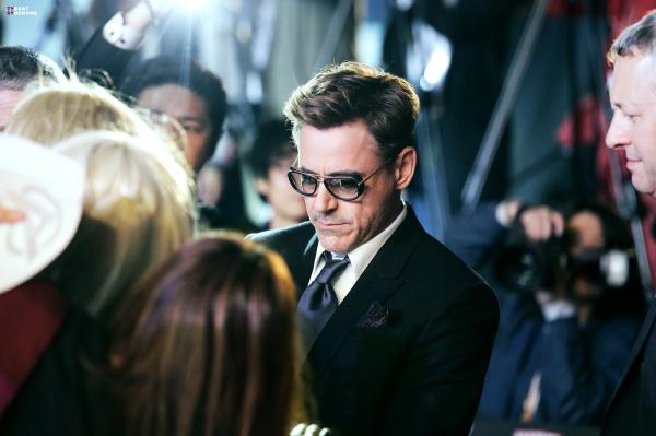 'Iron Man' Robert Downey Jr.: Chưa có màu nào trên đời mà anh đây chưa mặc lên người hết 'Iron Man' Robert Downey Jr.: Chưa có màu nào trên đời mà anh đây chưa mặc lên người hết