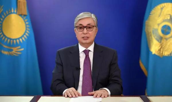 Hài hước: Ngay cả Tổng thống Kazakhstan cũng phải dùng Photoshop 'cà mặt' cho lung linh hơn Hài hước: Ngay cả Tổng thống Kazakhstan cũng phải dùng Photoshop 'cà mặt' cho lung linh hơn