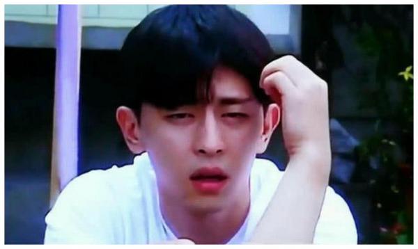 Chuyện cận thị của sao Hoa ngữ: Đặng Luân nheo mắt mới nhìn rõ, Địch Lệ Nhiệt Ba cận tới 1000 độ Chuyện cận thị của sao Hoa ngữ: Đặng Luân nheo mắt mới nhìn rõ, Địch Lệ Nhiệt Ba cận tới 1000 độ