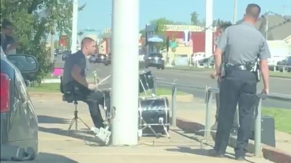 Cách xử lý khiếu nại tiếng ồn khiến dân tình điên đảo của cảnh sát thành phố Oklahoma Cách xử lý khiếu nại tiếng ồn khiến dân tình điên đảo của cảnh sát thành phố Oklahoma