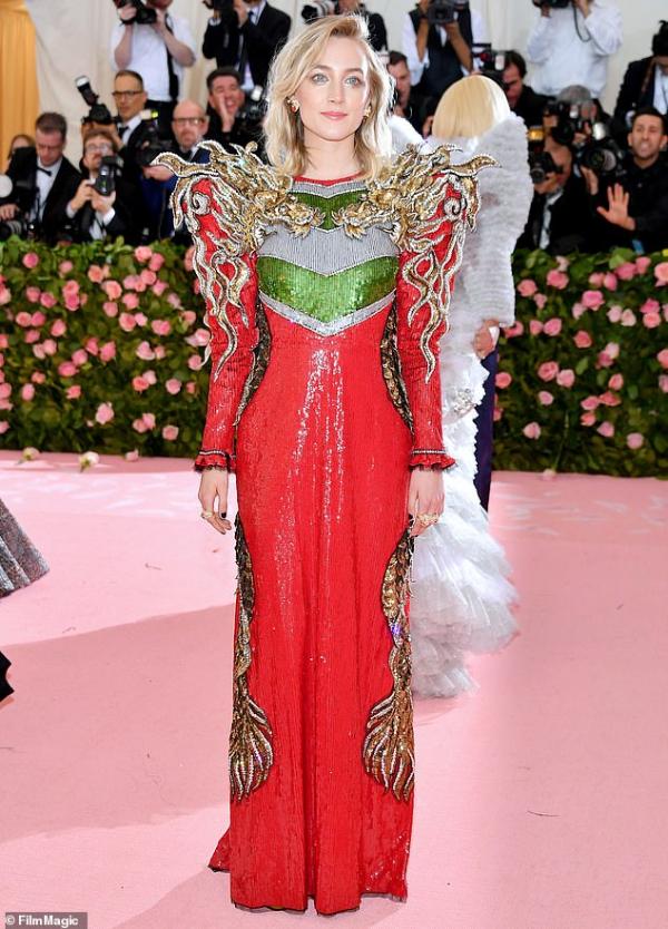 Các sao mặc gì để 'chặt chém' lẫn nhau trên thảm đỏ Met Gala 2019? Các sao mặc gì để 'chặt chém' lẫn nhau trên thảm đỏ Met Gala 2019?