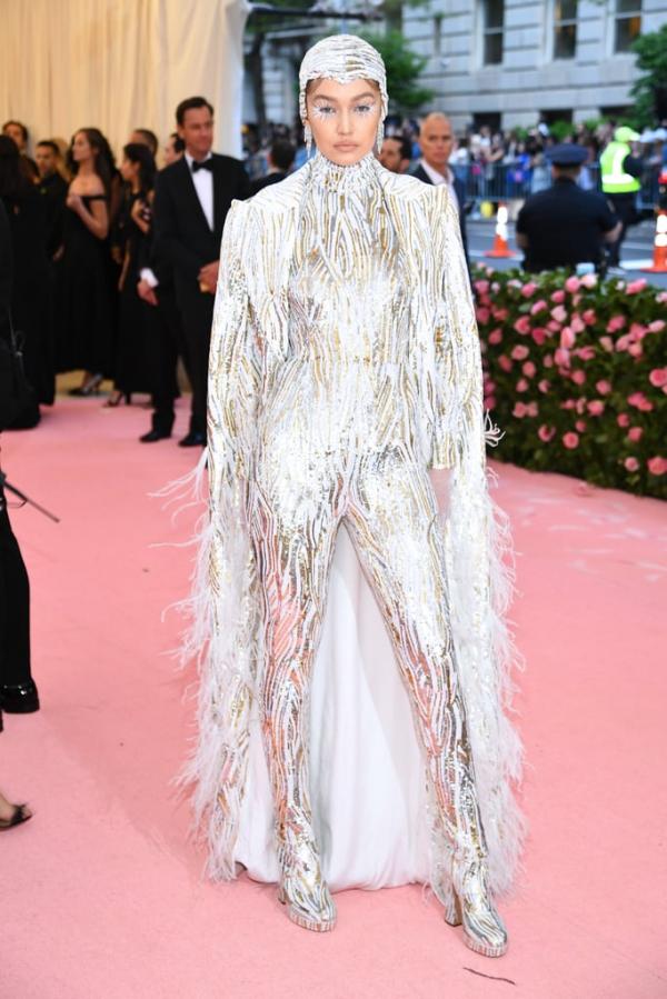 Các sao mặc gì để 'chặt chém' lẫn nhau trên thảm đỏ Met Gala 2019? Các sao mặc gì để 'chặt chém' lẫn nhau trên thảm đỏ Met Gala 2019?