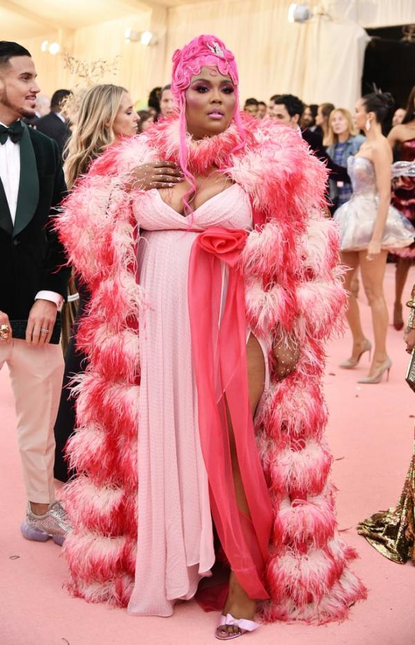 Các sao mặc gì để 'chặt chém' lẫn nhau trên thảm đỏ Met Gala 2019? Các sao mặc gì để 'chặt chém' lẫn nhau trên thảm đỏ Met Gala 2019?