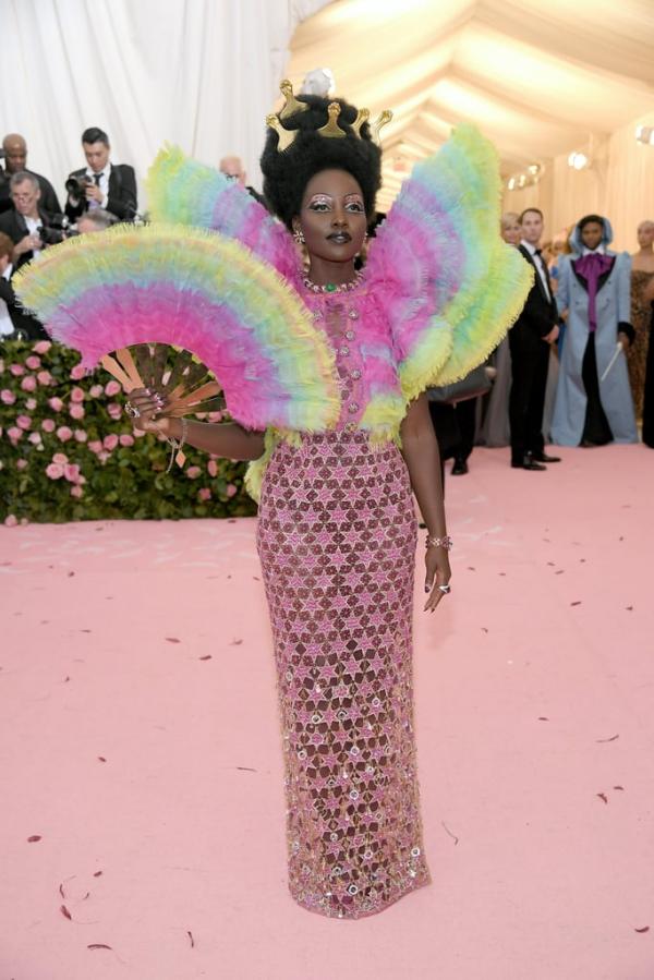 Các sao mặc gì để 'chặt chém' lẫn nhau trên thảm đỏ Met Gala 2019? Các sao mặc gì để 'chặt chém' lẫn nhau trên thảm đỏ Met Gala 2019?
