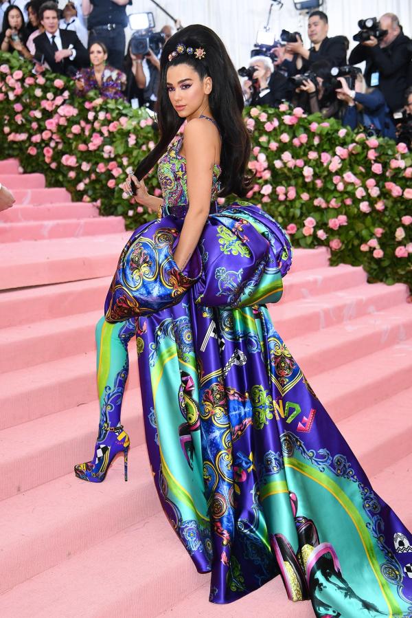 Các sao mặc gì để 'chặt chém' lẫn nhau trên thảm đỏ Met Gala 2019? Các sao mặc gì để 'chặt chém' lẫn nhau trên thảm đỏ Met Gala 2019?